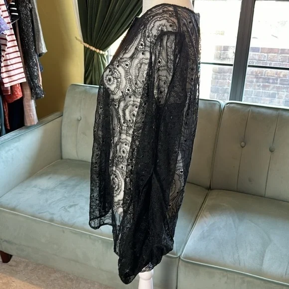 🎉HP🎉EUC Fendi Lace Button Front Blouse with Wrap Sleeve Detail - Picture 4 of 10